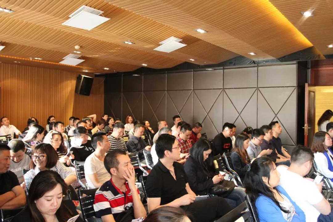 重慶市建筑裝飾協(xié)會材料戰(zhàn)略采購聯(lián)盟成立大會在遠景裝飾總部順利召開